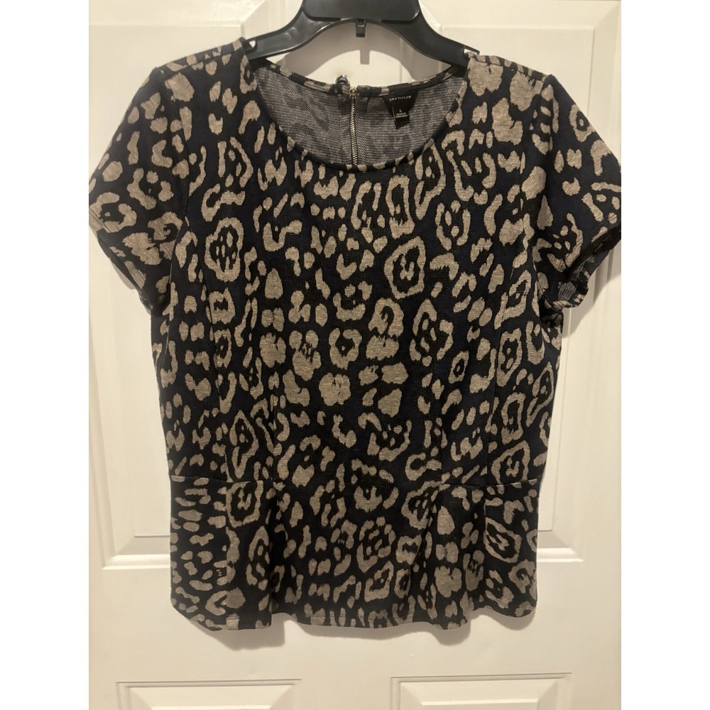 Ann Taylor Blouse Women's Black Animal Print Short-Sleeved Size Large Casual